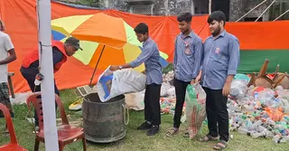 টাঙ্গাইলে প্লাস্টিক জমা দিলেই মিলেছে খাদ্যপণ্য